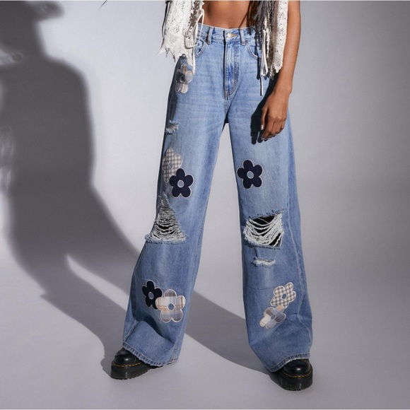 BDG Denim - BDG Urban Outfitters flower daisy patch skater baggy jeans size 24